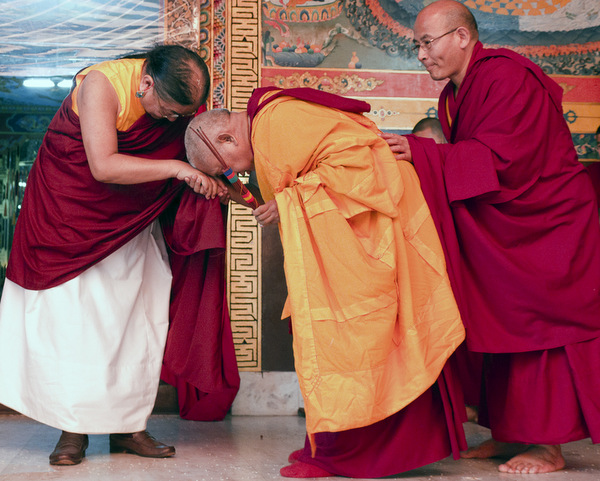 LZR-HHSakya-Trizin-April-2012-small